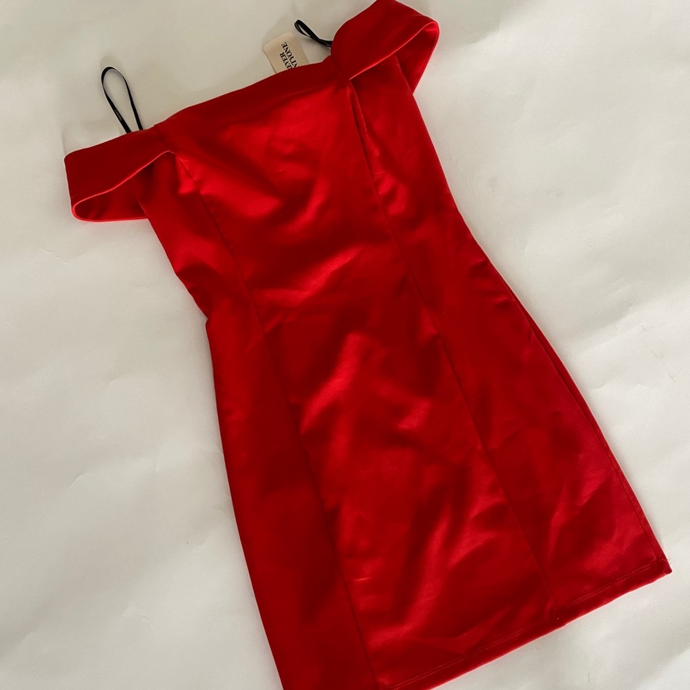 Short Over the shoulder dress NWT size XS